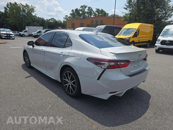 2022 Toyota Camry SE - miniatura 2
