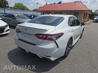 2022 Toyota Camry SE - miniatura 3