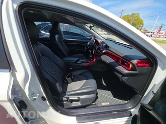 2022 Toyota Camry SE - miniatura 18