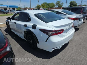 2022 Toyota Camry SE - miniatura 2