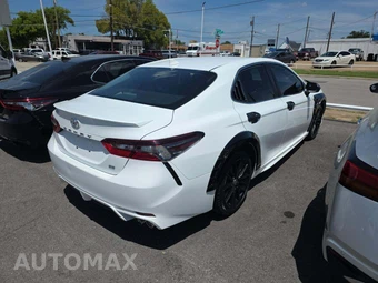 2022 Toyota Camry SE - miniatura 3