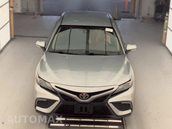 2022 Toyota Camry SE - miniatura 2