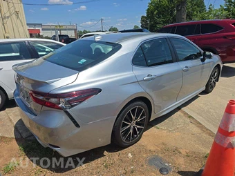 2022 Toyota Camry SE - miniatura 3