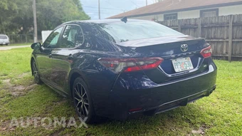 2022 Toyota Camry SE - miniatura 2