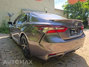 2022 Toyota Camry SE - miniatura 2