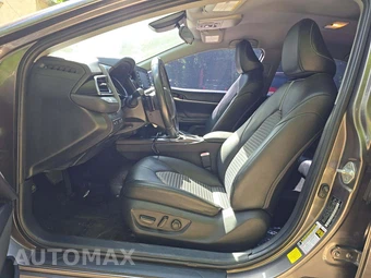 2022 Toyota Camry SE - miniatura 6