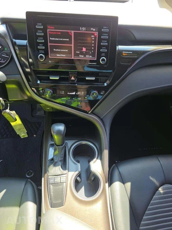 2022 Toyota Camry SE - miniatura 7