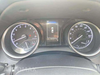 2022 Toyota Camry SE - miniatura 10
