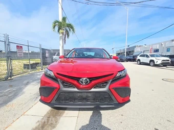 2022 Toyota Camry SE - miniatura 2