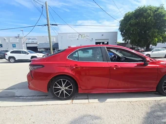 2022 Toyota Camry SE - miniatura 5