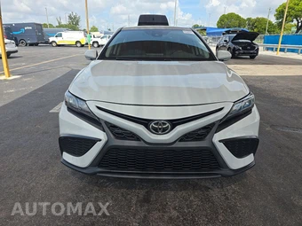 2022 Toyota Camry SE - miniatura 2