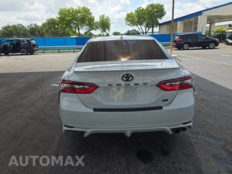 2022 Toyota Camry SE - miniatura 5