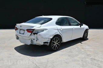 2022 Toyota Camry SE - miniatura 3