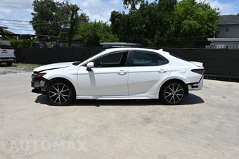 2022 Toyota Camry SE - miniatura 5