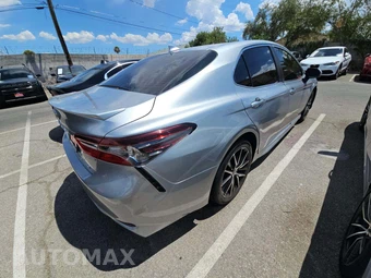 2022 Toyota Camry SE - miniatura 3