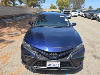 2022 Toyota Camry SE - miniatura 2