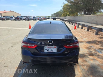 2022 Toyota Camry SE - miniatura 5