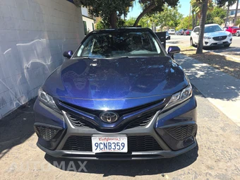 2022 Toyota Camry SE - miniatura 2
