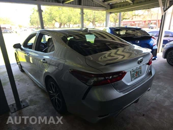 2022 Toyota Camry SE - miniatura 2
