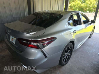 2022 Toyota Camry SE - miniatura 3