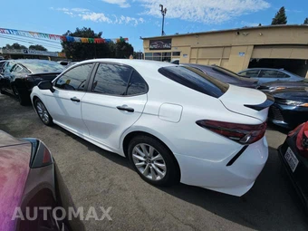 2022 Toyota Camry SE Nightshade Edition - miniatura 2