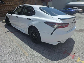 2022 Toyota Camry SE Nightshade Edition - miniatura 2