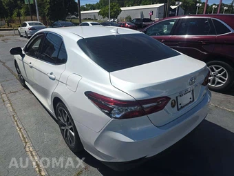 2022 Toyota Camry XLE - miniatura 2