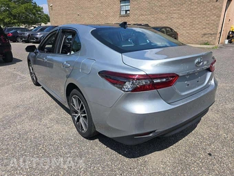 2022 Toyota Camry XLE - miniatura 2