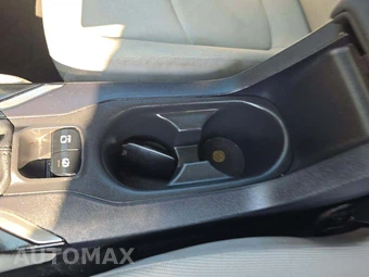 2022 Toyota Corolla Cross LE - miniatura 8