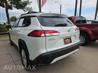 2022 Toyota Corolla Cross LE - miniatura 2