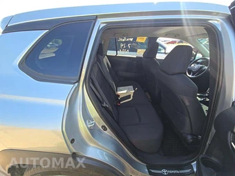 2022 Toyota Corolla Cross LE - miniatura 16