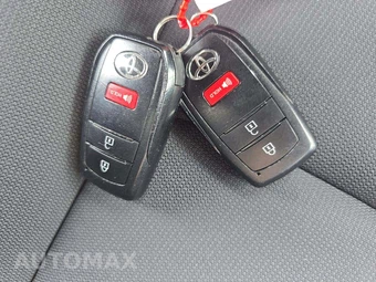 2022 Toyota Corolla Cross LE - miniatura 8