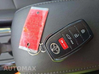 2022 Toyota Corolla Cross XLE - miniatura 9