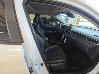 2022 Toyota Corolla Cross XLE - miniatura 8