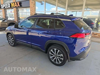 2022 Toyota Corolla Cross XLE - miniatura 2