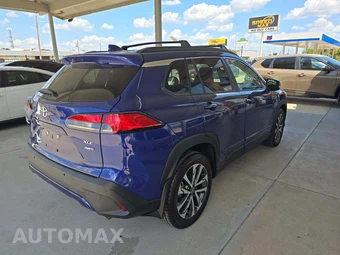 2022 Toyota Corolla Cross XLE - miniatura 3