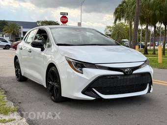 2022 Toyota Corolla Hatchback SE Nightshade Edition - miniatura 3