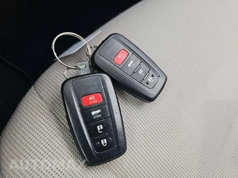 2022 Toyota Corolla Hybrid LE Sedan - miniatura 5