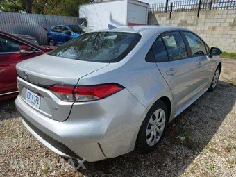 2022 Toyota Corolla LE Sedan - miniatura 3