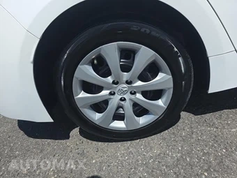 2022 Toyota Corolla LE Sedan – miniatura 10