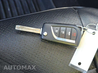 2022 Toyota Corolla LE Sedan - miniatura 8