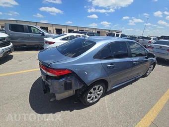 2022 Toyota Corolla LE Sedan - miniatura 4