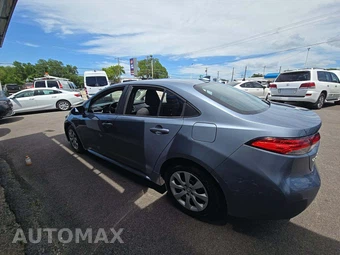 2022 Toyota Corolla LE Sedan – miniatura 2