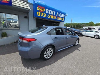 2022 Toyota Corolla LE Sedan – miniatura 3