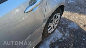 2022 Toyota Corolla LE Sedan – miniatura 6