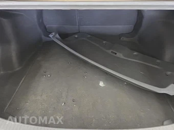 2022 Toyota Corolla LE Sedan - miniatura 13