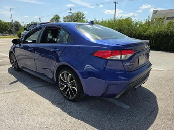 2022 Toyota Corolla SE Sedan - miniatura 2