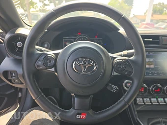 2022 Toyota GR86 - miniatura 10