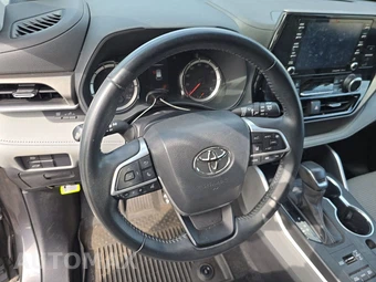 2022 Toyota Highlander LE - miniatura 10