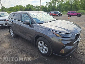 2022 Toyota Highlander LE - miniatura 3